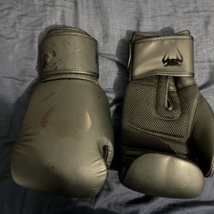 Venom punching bag gloves